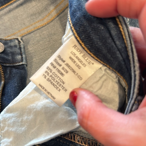 Judy Blue Distressed Light Blue Jeans - Picture 6 of 7